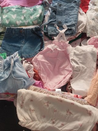 Lote variado de ropa de niña de 3 a 12 meses
