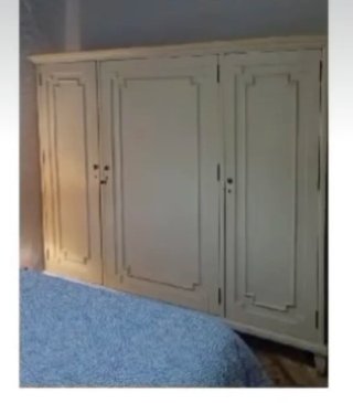 Armario antiguo vintage madera beige