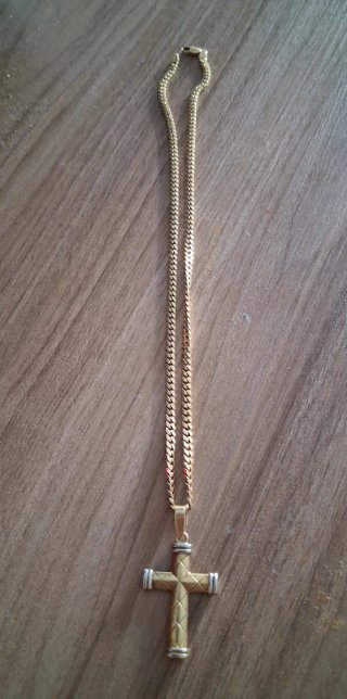 Cadena y Cruz de Oro 18 Kilates