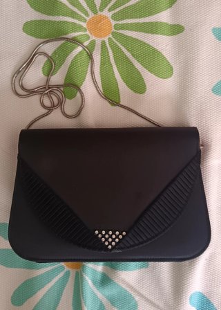 Bolso de fiesta negro con pedrería