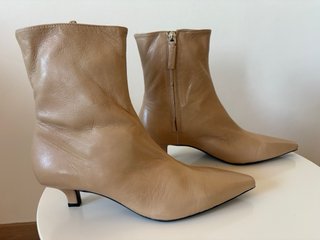 Botines de piel beige