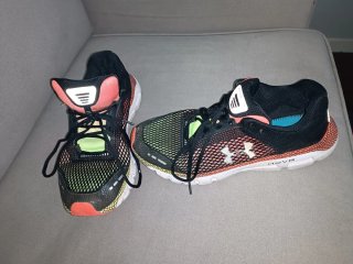 Zapatillas Under Armour HOVR Infinite Bluetooth 45