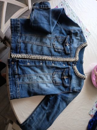 Chaqueta vaquera con perlas