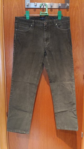 Pantalón de pana verde oliva