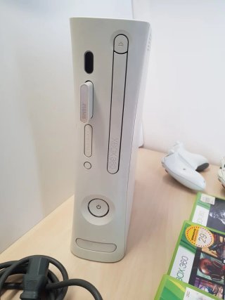 Lote Xbox 360 con giochi e accessori