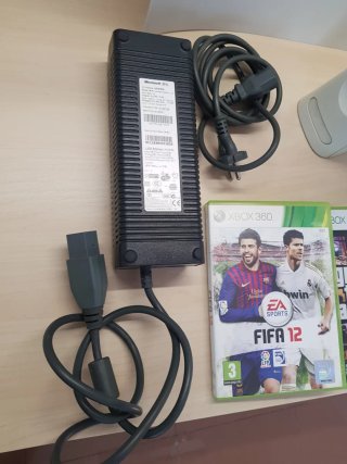 Lote Xbox 360 con giochi e accessori
