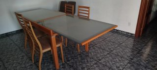 Mesa de comedor con 4 sillas