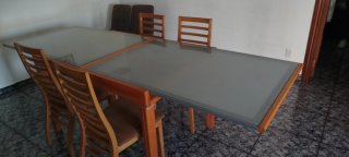 Mesa de comedor con 4 sillas