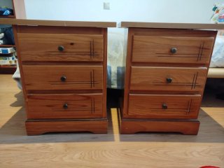 Set de 2 Mesitas de Noche de Madera