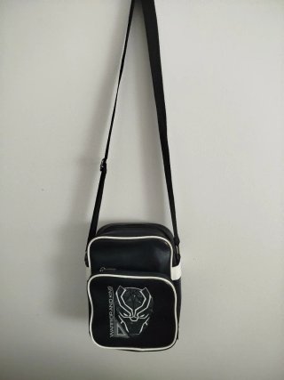 BOLSO/BANDOLERA DE VINILO BLACK PANTHER