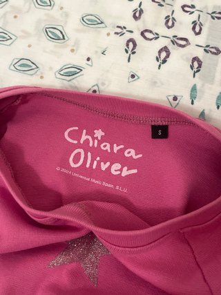Camiseta rosa con estrella brillante