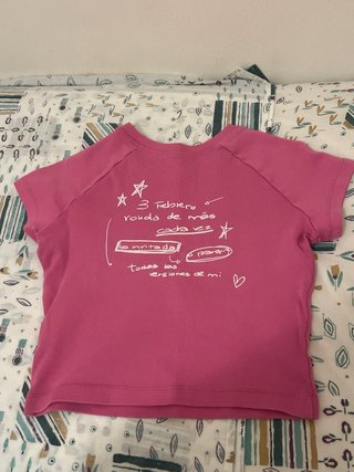 Camiseta rosa con estrella brillante