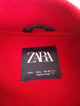Cazadora universitaria ZARA unisex roja y blanca
