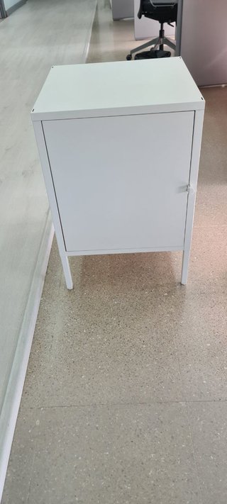 Cajonera metálica blanca para escritorio