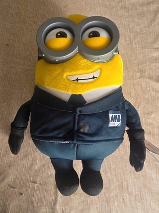 Peluche original minion con traje