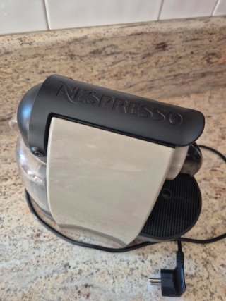 Cafetera Nespresso Krups (necesita reparación)