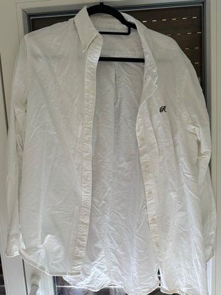 Camisa Blanca y camisa azul 8€/ cada una