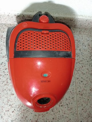 Aspiradora Compacta Roja