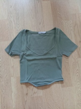 Top verde Stradivarius talla S