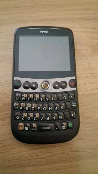 Smartphone HTC con teclado QWERTY