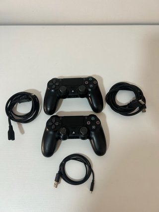 Pacchetto PS4 Pro + 2 Controller + 6 Giochi + Cablaggio