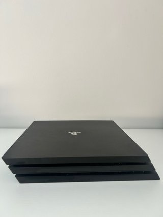 Pacchetto PS4 Pro + 2 Controller + 6 Giochi + Cablaggio