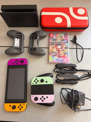 Nintendo Switch con 4 Joy-Con y Mario Kart 8