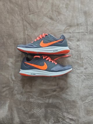 Zapatillas Nike Running Gris y Naranja