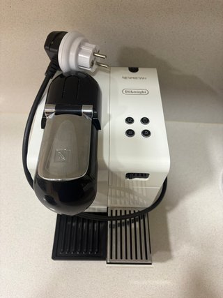 Cafetera DeLonghi Nespresso con lechero
