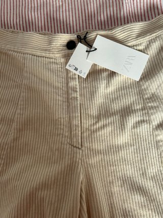 Pantalones nuevos beige de pana estilo barrell