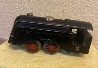 Máquina de tren antigua de hojalata