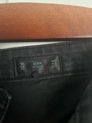 Pantalón vaquero pitillo negro