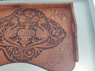 Mesa auxiliar de cama  Madera Grabada