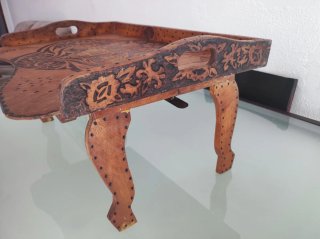 Mesa auxiliar de cama  Madera Grabada