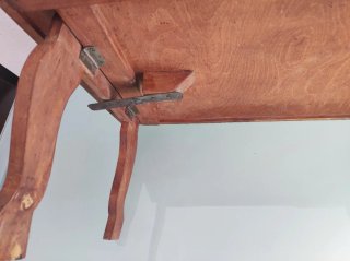 Mesa auxiliar de cama  Madera Grabada