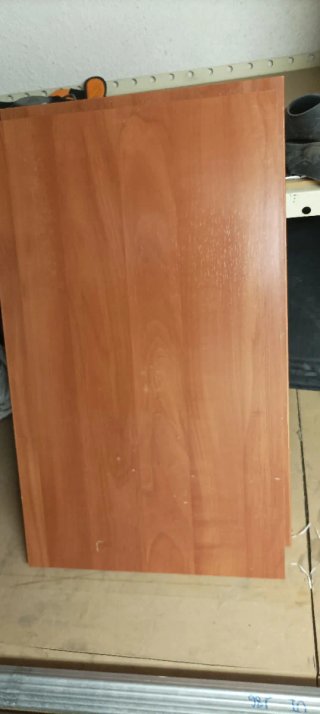 Scaffali in legno color noce