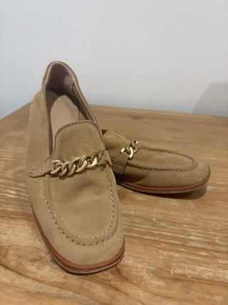 Mocasines Ulanka ante cadena dorada T.37