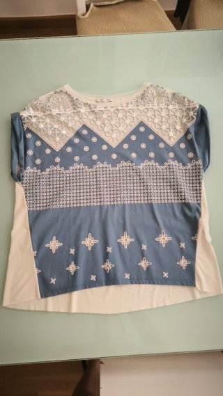 Camiseta Zara azul y blanca