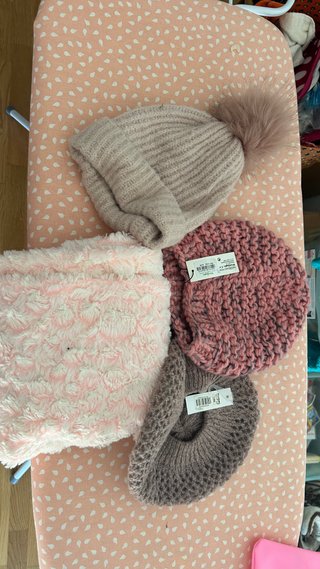 Set de 4 Bufandas y Gorros