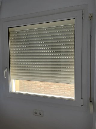 Ventana PVC con persiana Medidas 120 x 120