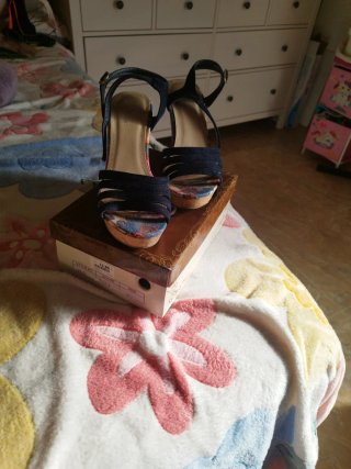 Sandalias de cuña azul