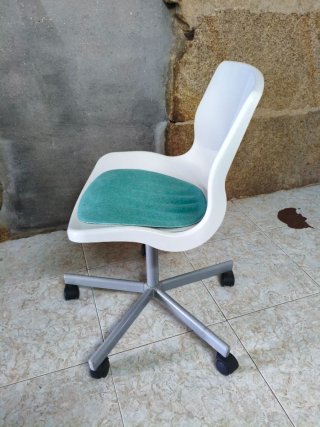 Silla de escritorio blanca