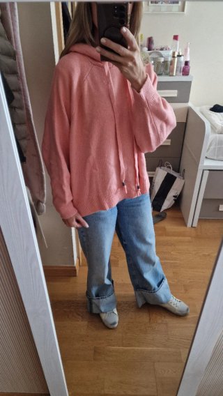 Jersey de punto con capucha en coral de H&M