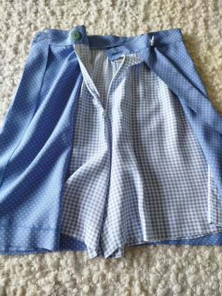 Falda pantalón azul con lunares