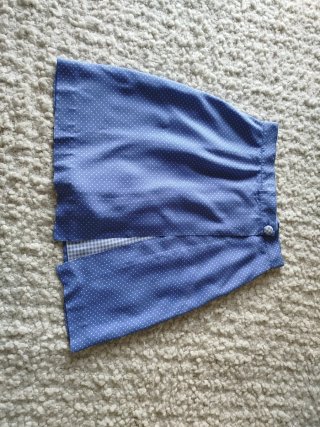 Falda pantalón azul con lunares