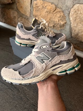 New Balance 2002R Gris Verde Protection Pack Rain