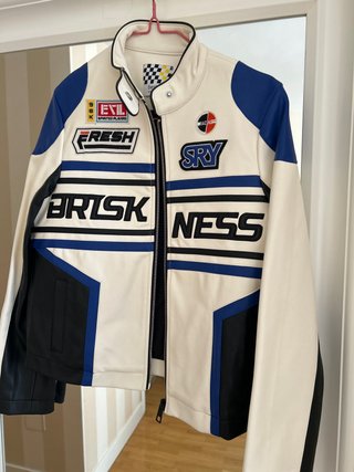 Cazadora estilo moto Bershka. Talla mas que CS