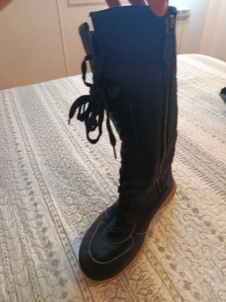 Botas Altas Negras con Cordones