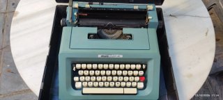 Máquina de escribir Olivetti Studio 46