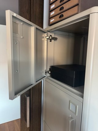 Armadio Alto in Metallo Beige